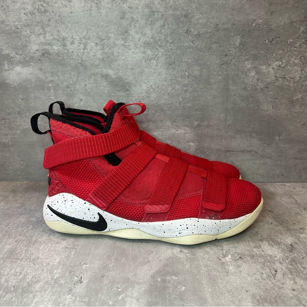 Nike Lebron Zoom Soldier Basketball Shoes 918369-601 Womens sz 8.5 - red